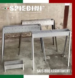 Spiedini Saté-bbq Bali 40 Mini - Kleine, Smalle Houtskoolbarbecue Met Horizontaal Rooster Voor Sate Of Andere Spiesjes - 40 Cm Lang, 11 Cm Breed, 14 Cm Hoog - Ideaal Voor Tuin- Of Open Haard, Of Balkon - Materiaal: Gealuminiseerd Ijzer 16 Spiedini Saté-bbq Bali 40 Mini - Kleine, Smalle Houtskoolbarbecue Met Horizontaal Rooster Voor Sate Of Andere Spiesjes - 40 Cm Lang, 11 Cm Breed, 14 Cm Hoog - Ideaal Voor Tuin- Of Open Haard, Of Balkon - Materiaal: Gealuminiseerd Ijzer -Bbq Gereedschap Winkel 1153x1200 3