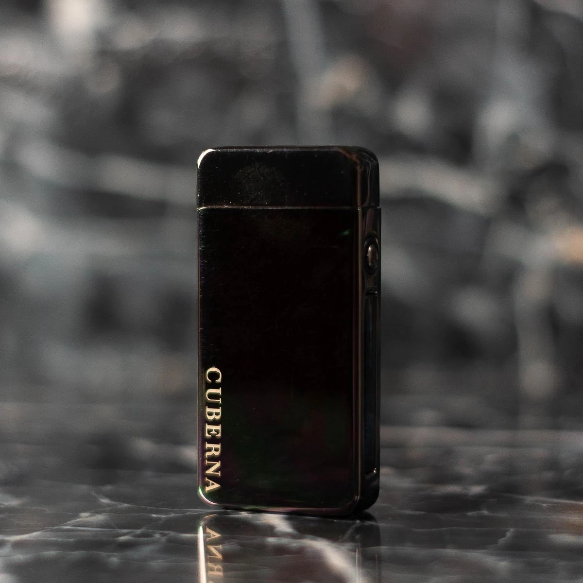 Merkloos Cuberna Elektrische Plasma USB Aansteker Met Batterij Indicator Ice Black - Wind En Storm Bestendig - Geschikt Voor Kaarsen, Vuurwerk, Sigaretten En BBQ 4 Merkloos Cuberna Elektrische Plasma USB Aansteker Met Batterij Indicator Ice Black - Wind En Storm Bestendig - Geschikt Voor Kaarsen, Vuurwerk, Sigaretten En BBQ - Afbeelding 2