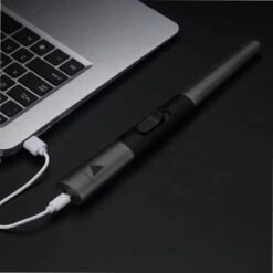 Oplaadbare Lange Elektrische Aansteker - Duurzame Plasma Aansteker – Luxe Aansteker - Inclusief Cadeauverpakking - BBQ – Kaarsen - Zwart 15 Oplaadbare Lange Elektrische Aansteker - Duurzame Plasma Aansteker – Luxe Aansteker - Inclusief Cadeauverpakking - BBQ – Kaarsen - Zwart -Bbq Gereedschap Winkel 1200x1200 173