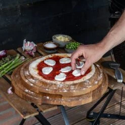 Boska Pizzaplank Friends L - BBQ Accessoires - Eikenhout - Handige Opvanggeul - Ø 34 Cm 32 Boska Pizzaplank Friends L - BBQ Accessoires - Eikenhout - Handige Opvanggeul - Ø 34 Cm -Bbq Gereedschap Winkel 1200x1200 383