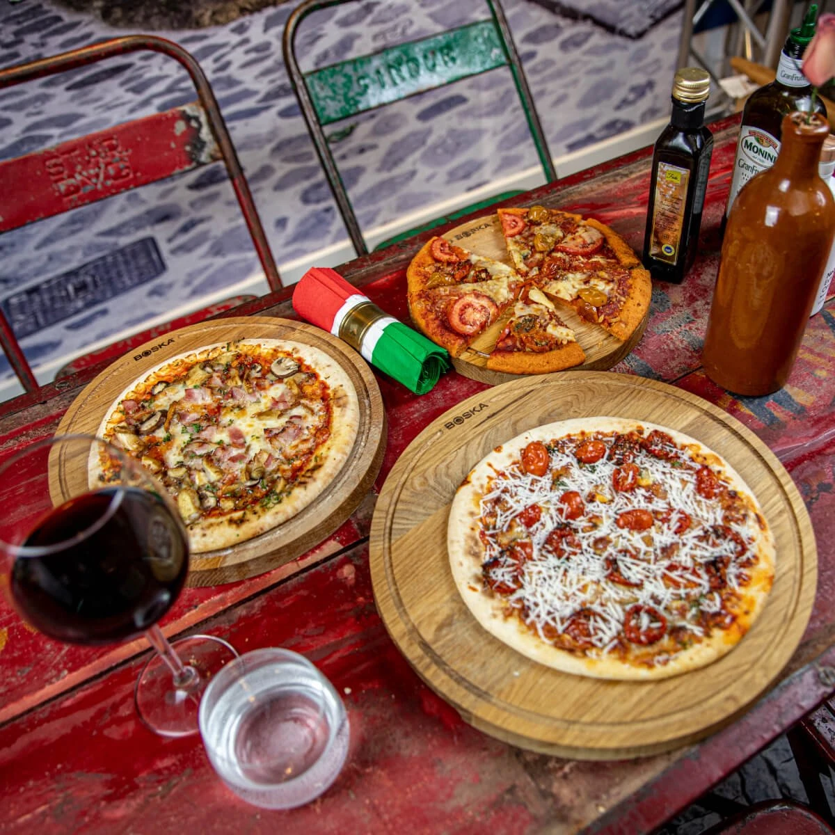 Boska Pizzaplank Friends L - BBQ Accessoires - Eikenhout - Handige Opvanggeul - Ø 34 Cm 18 Boska Pizzaplank Friends L - BBQ Accessoires - Eikenhout - Handige Opvanggeul - Ø 34 Cm - Afbeelding 16