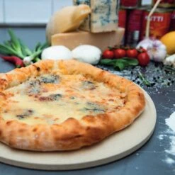 Boska Pizzasteen Deluxe - Voor Oven & BBQ - Knapperige Pizza's - Ø 29.5 Cm - BBQ Accessoires -Bbq Gereedschap Winkel 1200x1200 414