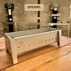 Spiedini Saté-bbq Bali 40 Mini - Kleine, Smalle Houtskoolbarbecue Met Horizontaal Rooster Voor Sate Of Andere Spiesjes - 40 Cm Lang, 11 Cm Breed, 14 Cm Hoog - Ideaal Voor Tuin- Of Open Haard, Of Balkon - Materiaal: Gealuminiseerd Ijzer 18 Spiedini Saté-bbq Bali 40 Mini - Kleine, Smalle Houtskoolbarbecue Met Horizontaal Rooster Voor Sate Of Andere Spiesjes - 40 Cm Lang, 11 Cm Breed, 14 Cm Hoog - Ideaal Voor Tuin- Of Open Haard, Of Balkon - Materiaal: Gealuminiseerd Ijzer -Bbq Gereedschap Winkel 1200x1200 717