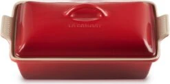 Le Creuset - Ovenschaal Met Deksel - 33 X 22.5 X 8 Cm - Kersenrood -Bbq Gereedschap Winkel 1200x596