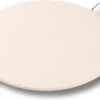 Nonna Pizzasteen Ø30,5 Met RVS Serveerrek - Stenen Pizzaplaat / Ovenplaat (11mm Dik) Voor Oven En Barbecue (BBQ) - Maximaal 600 Graden Celcius -Bbq Gereedschap Winkel 1200x700