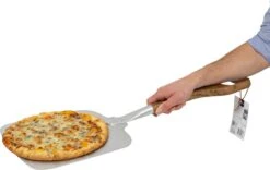 Boska Pizzaschep Barbecue - Kort Handvat - Stabiel - Aluminium - Eikenhout - BBQ Accessoires -Bbq Gereedschap Winkel 1200x757