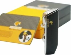 Cohiba® Sigarenaansteker - Sigarenboor - Sigaren - Sigaar - Cohiba Aansteker - Sigarenboor - Sigaren Accessoires - Sigarenknipper - Sigaar Aansteker - Cohiba - Incl. Luxe Geschenkdoos - Zwart -Bbq Gereedschap Winkel 1200x937