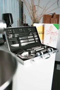 Sens Design BBQ Accesoires - 18 Delig - BBQ Gereedschapset Koffer 17 Sens Design BBQ Accesoires - 18 Delig - BBQ Gereedschapset Koffer -Bbq Gereedschap Winkel 801x1200
